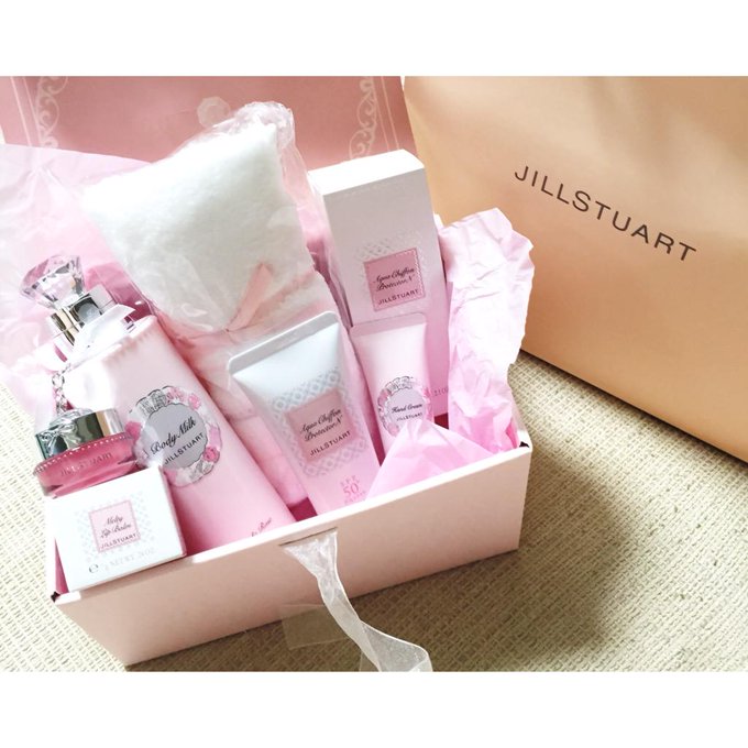 すごく早い誕生日プレゼントもらた(  ​&acute;⚰`  ​)わあい http://t.co/aBzXa44a8e