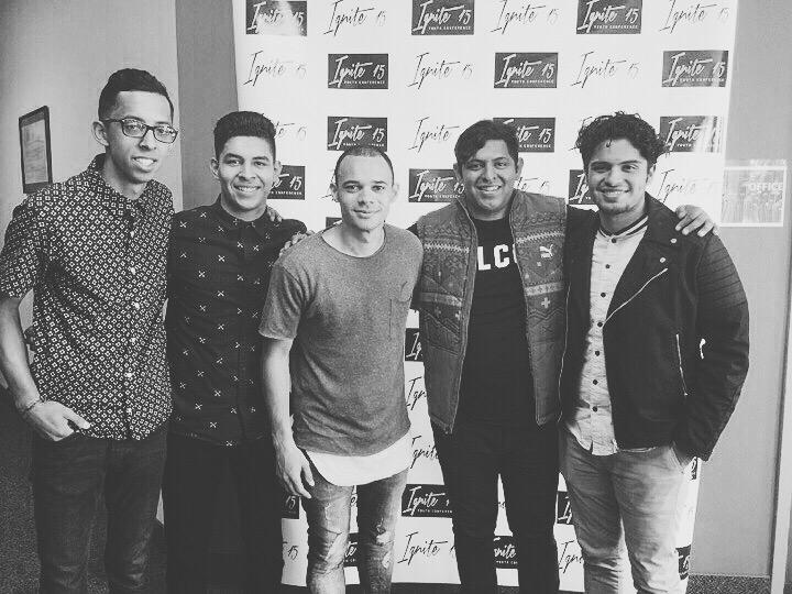 SVidaMusica's tweet photo. @taurenwells a pleasure to share the stage with you. If you ever need a song in Spanish, let us know, we got you. 😎 http://t.co/Kgqs9EXCNV