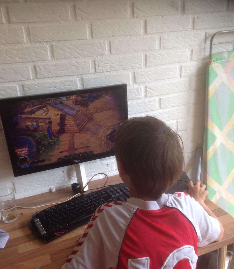 MithyMiths's tweet image. ❤️ my very own nerd in the making #cantbelievehegetsbigsofast #gamerkid #nerdspawn #HeroesOfTheStorm #proudmum