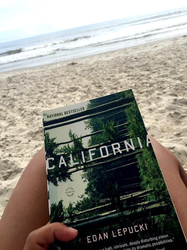 goodreads's tweet photo. Do you have a #GoodreadswithaView this weekend? RT @maydays0508 http://t.co/h0VGFEpuUE