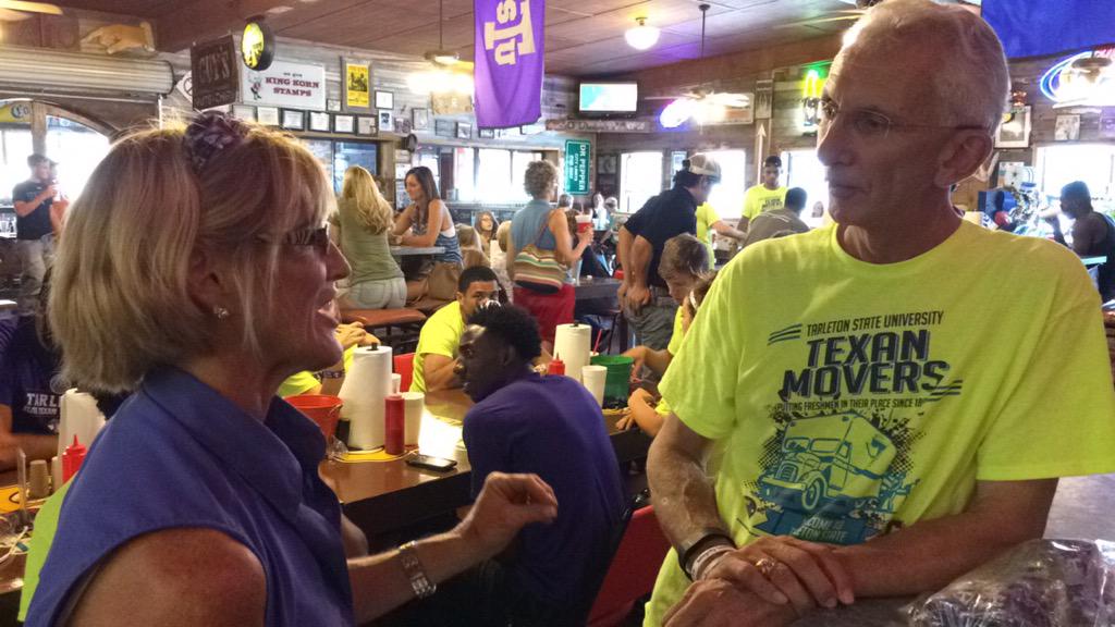 LathesTowns's tweet photo. Tarleton's President Dr. Dottavio meeting-n-greeting Texans having Dinner in our local Diner Grumps! #TexanTWeek http://t.co/n96RlaFouO