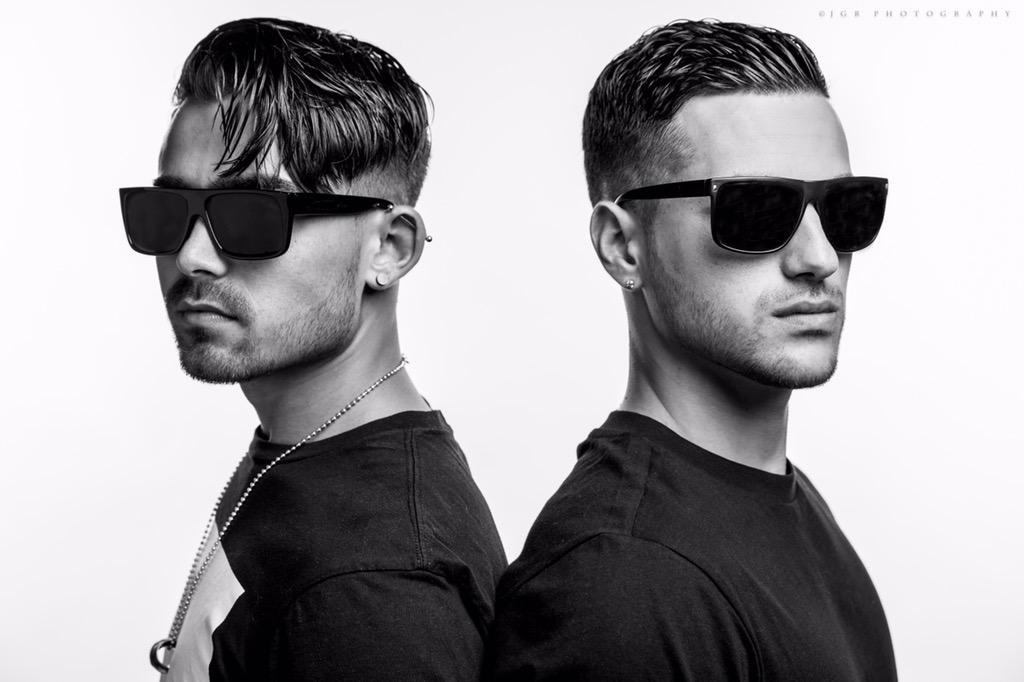 ONEDUOMusic's tweet photo. Come find us! #Hot100Fest #ONEDUO http://t.co/9CiJkBn4Ar