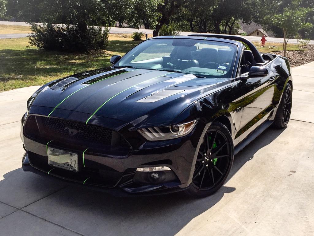 dailymustangs's tweet photo. #WeekendSubmissions Top 5: Our number 1 is this 2015 5.0 convertible from @gfrei28! The green accents look great. http://t.co/8qDhmgjgGP