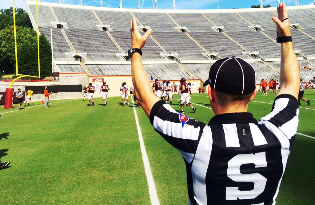 HokiesFB's tweet image. Our side judge gives #HokieNation permission to #StartJumping 

#VTCampLife 💼