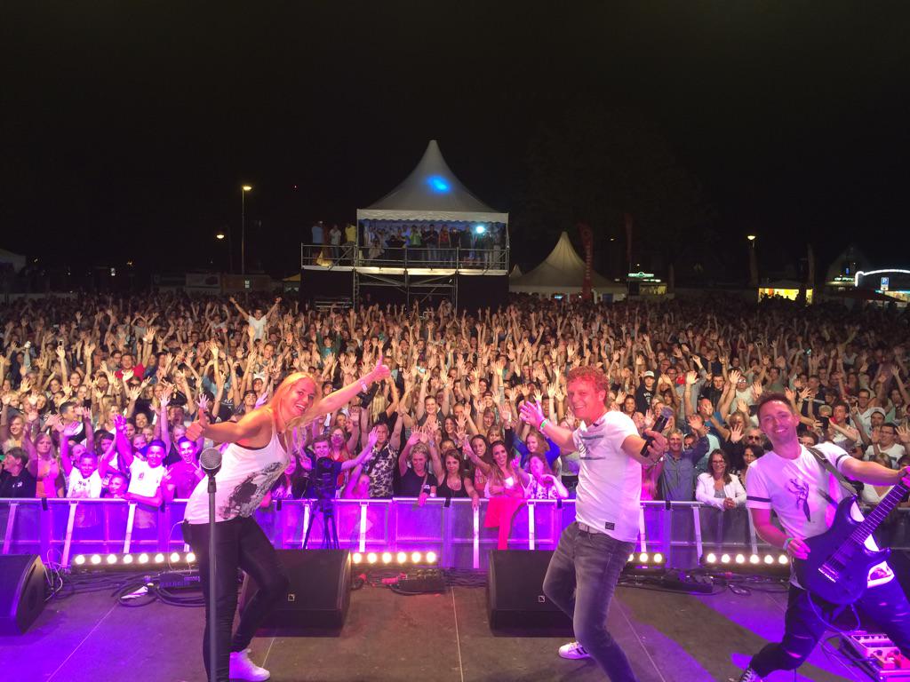 TOF! Partyband. Dak eraf. <a href="/TimoBosma/">Timo Bosma</a> Klopt; best druk! 😏