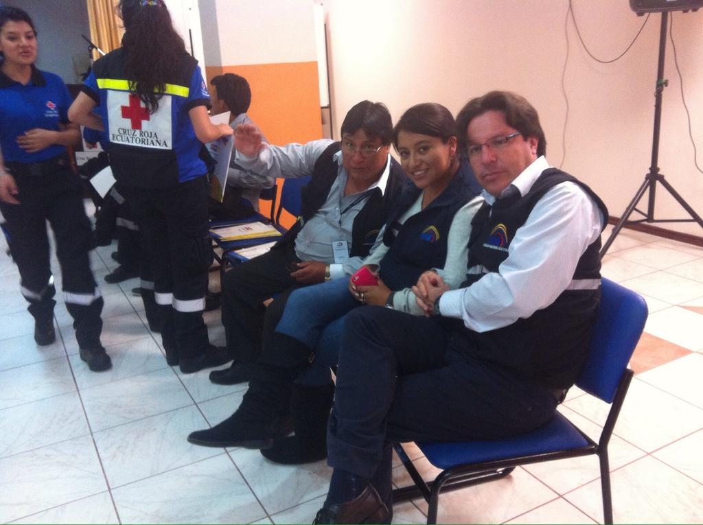 ABCDemocraciaEC's tweet photo. Equipo #ABCDemocracia participa junto a @pichincha_cne en capacitación a jóvenes #ProgramaJuventudes @cruzrojaecuador http://t.co/BzpfF9HlHs