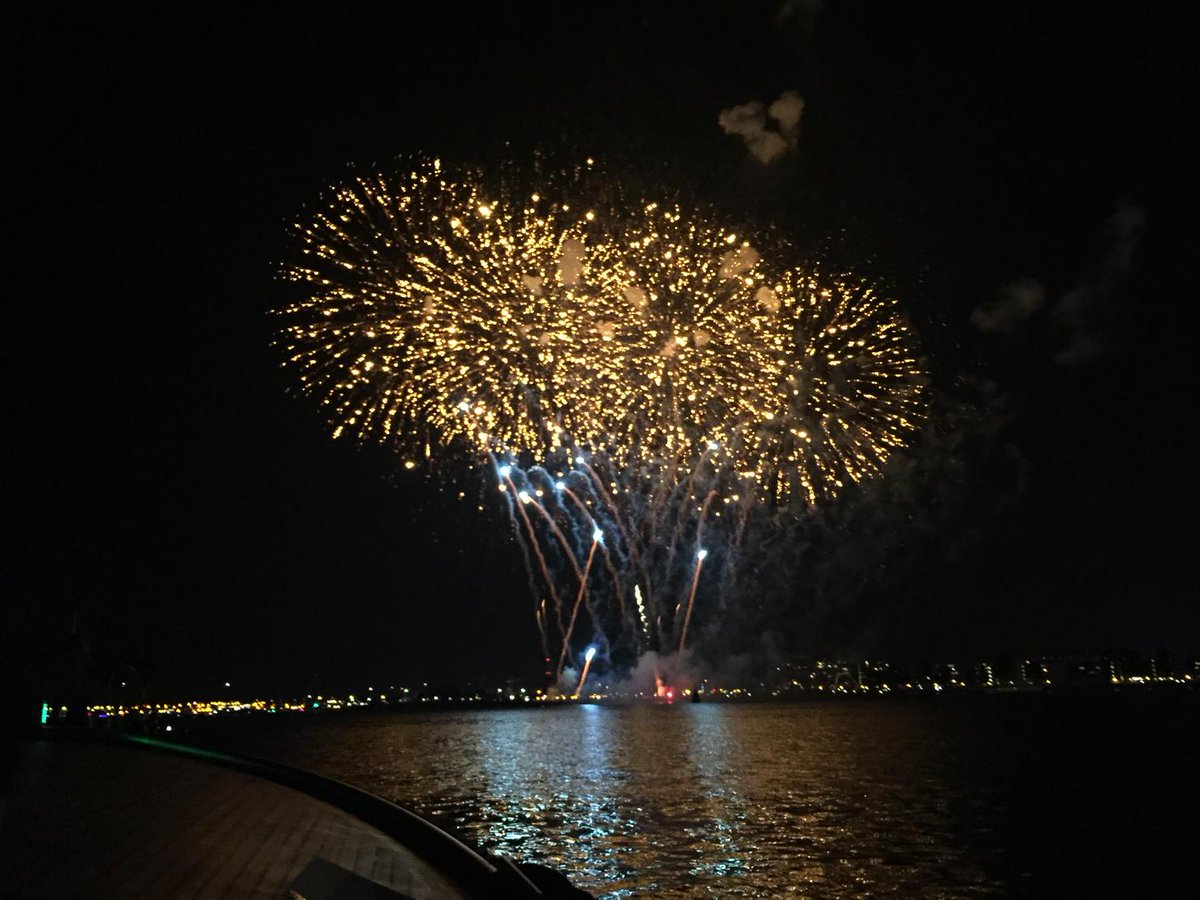 Genieten van spectaculaire vuurwerkshow @Sailamsterdam #Sail2015