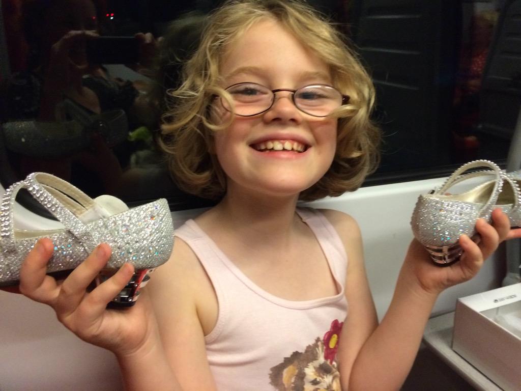 JaqBessell's tweet photo. @DorothyThePlay closed @WaterlooEast in fine style tonight. #TheyGaveHerTheSlippers http://t.co/ErtOcWPMgl