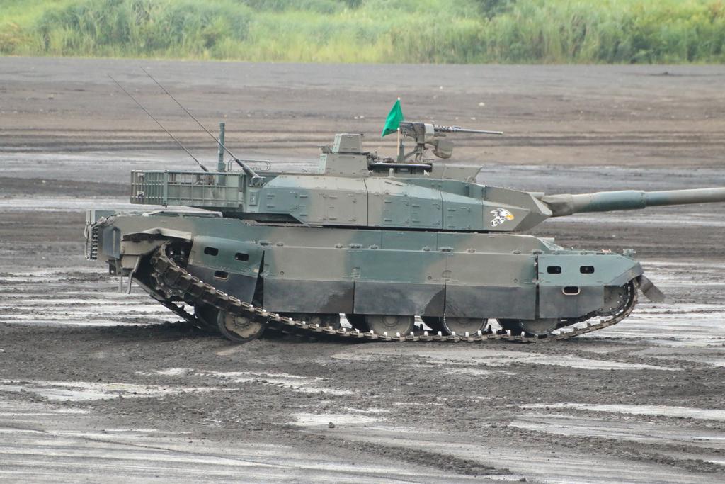【悲報】10式戦車、普通に走ってるだけで履帯が外れて緊急停止 ゴミ戦車だろこれ・・・・