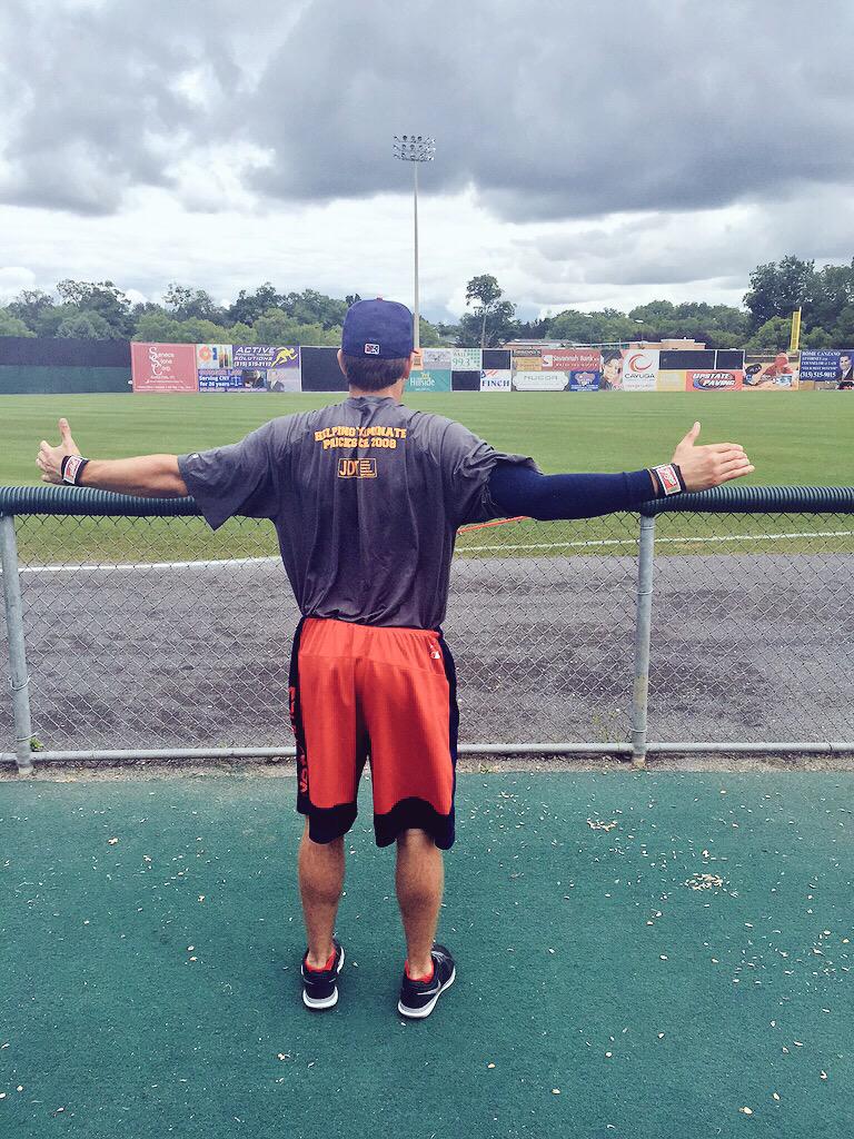 Coverton6's tweet photo. Huge shoutout to @jaegersports for the slick new red bands! #AlwaysFeeding #TeamBogo #Feedit http://t.co/iOtH3k5rLt http://t.co/5ngFpxDO5T
