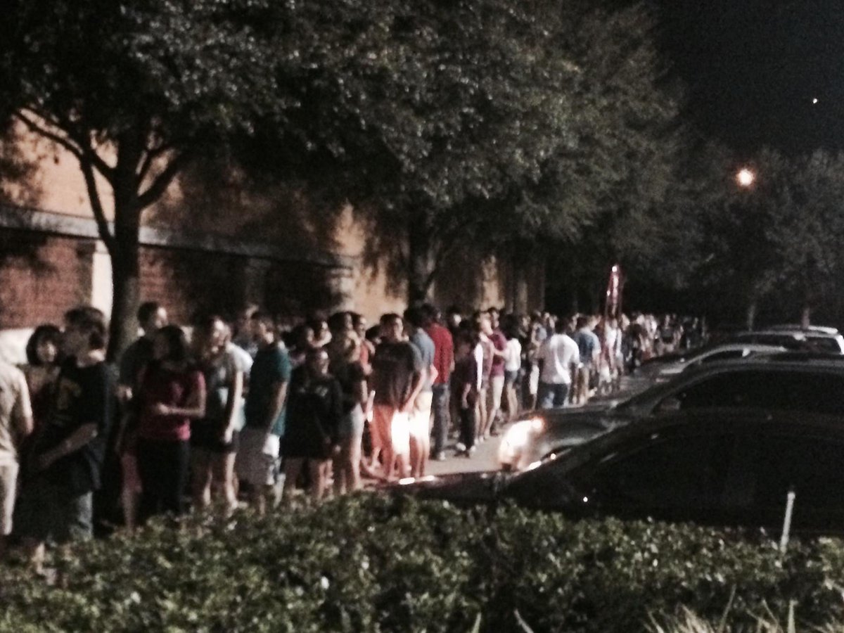 geneadamstarget's tweet photo. Lines are building. @naylor_evan: T1760 UCF Back to College @Goldrider13 @BrinkleyStephen http://t.co/unJSS8DKEW