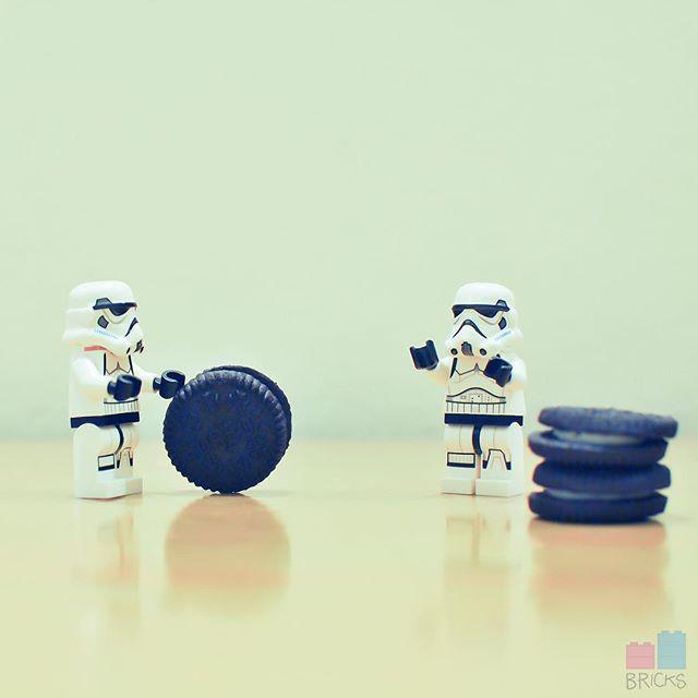 Insta_Lego's tweet photo. http://t.co/miKQJ5clq9 - twothreebricks - "Hurry before Boss finds out!" #lego #lego365 #VBSWS http://t.co/5NMEnLMxH6