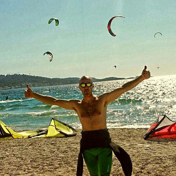 ClaFasola's tweet photo. Sailing #Lesporquerolles 
#kitesurfing #Hyeres 
#Cotedazur #France http://t.co/omumh0qK0l