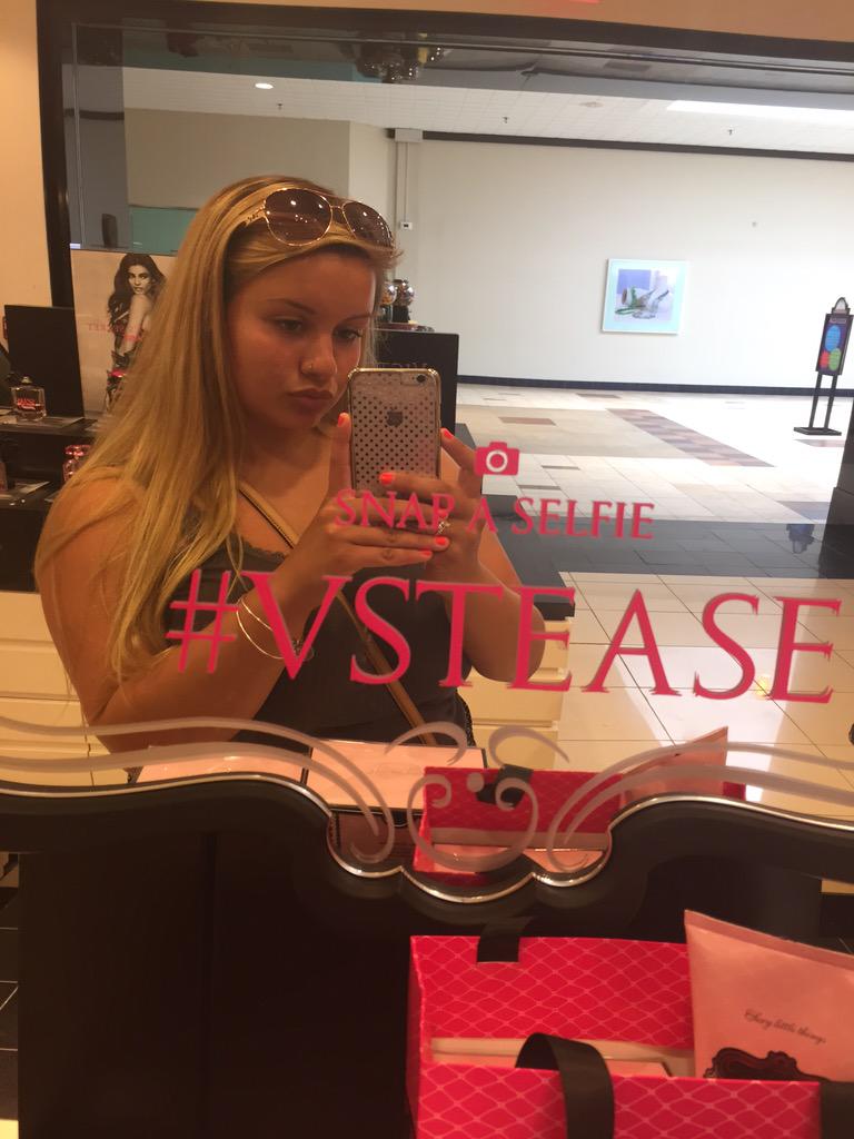 rosieeehx3's tweet photo. #vstease @victoriassecret http://t.co/mTpXZzx6fU