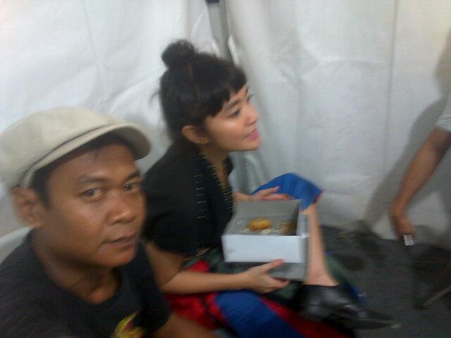 Horee gw dapet kesempatan foto bareng Elda vokalis   <a href="/_starsandrabbit/">Stars and Rabbit</a> ,thnx