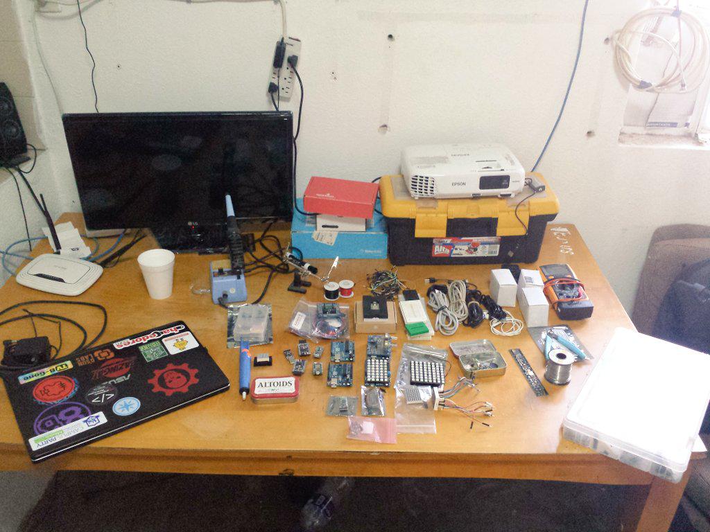 MrHofflich's tweet image. Tarde de makers! #arduino #processing3 @makerlabmx @InventorsHouse @dsunlabs @HacedoresCom @juaneega