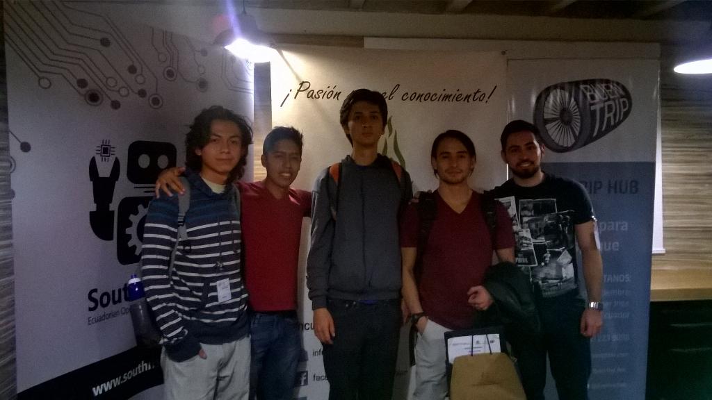 red_divulga's tweet photo. Segundo premio se fue para el Equipo 404 uso de sensor IMU p evitar accidentes d transito #OpenHardwareEc http://t.co/74JEzzz3hr