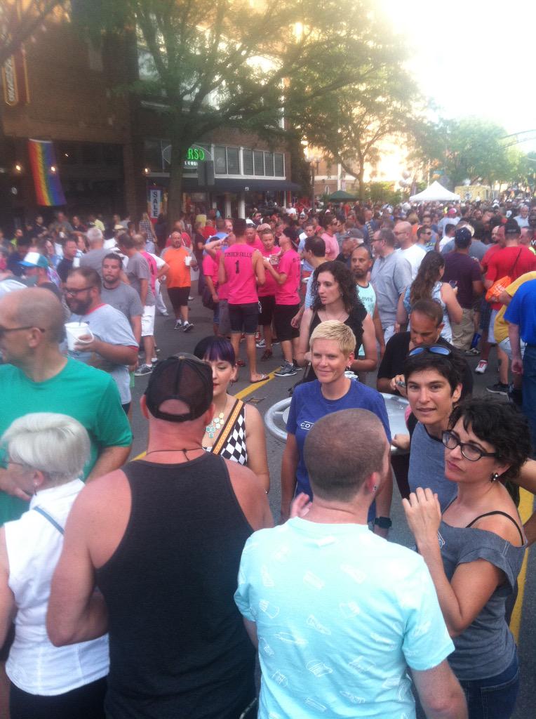 GSWS2021's tweet photo. We are having a BLAST down in the Short North for the #GSWS2015 closing ceremonies! GET DOWN HERE! #lifeincbus http://t.co/SOumRkpOdx