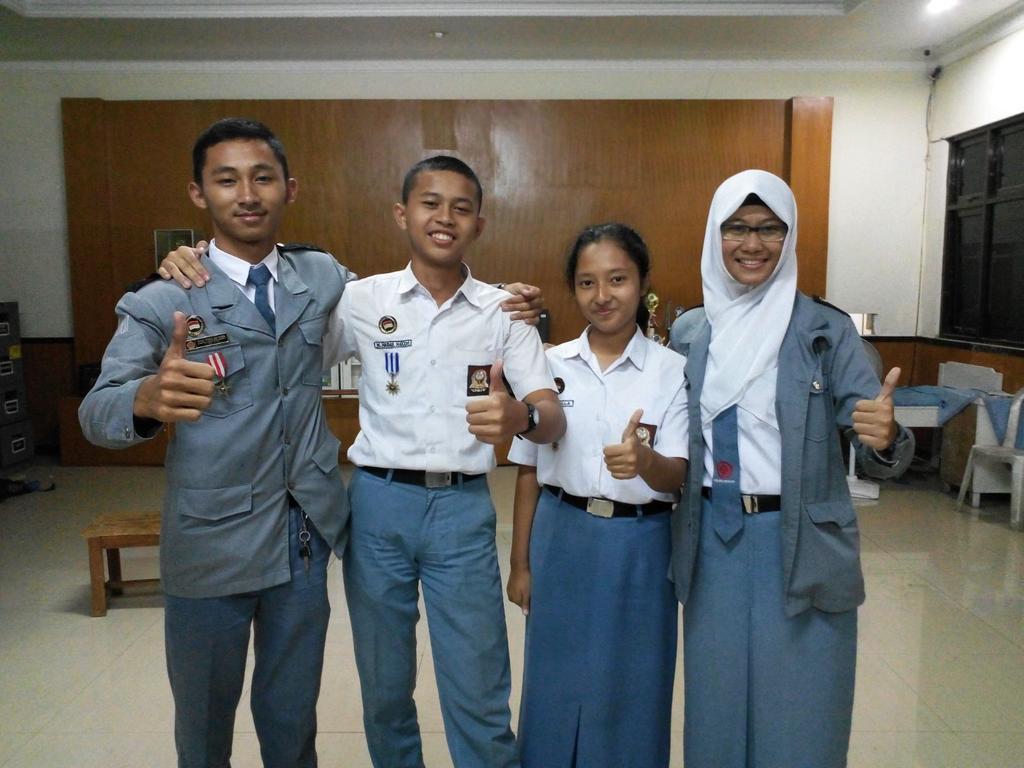 Ketua dan wakil ketua yang baru nih!🙌
Selesai sudah masa jabatan Paskibra 23😊 Selamat Ed dan Sanni sukses untuk 24!!!