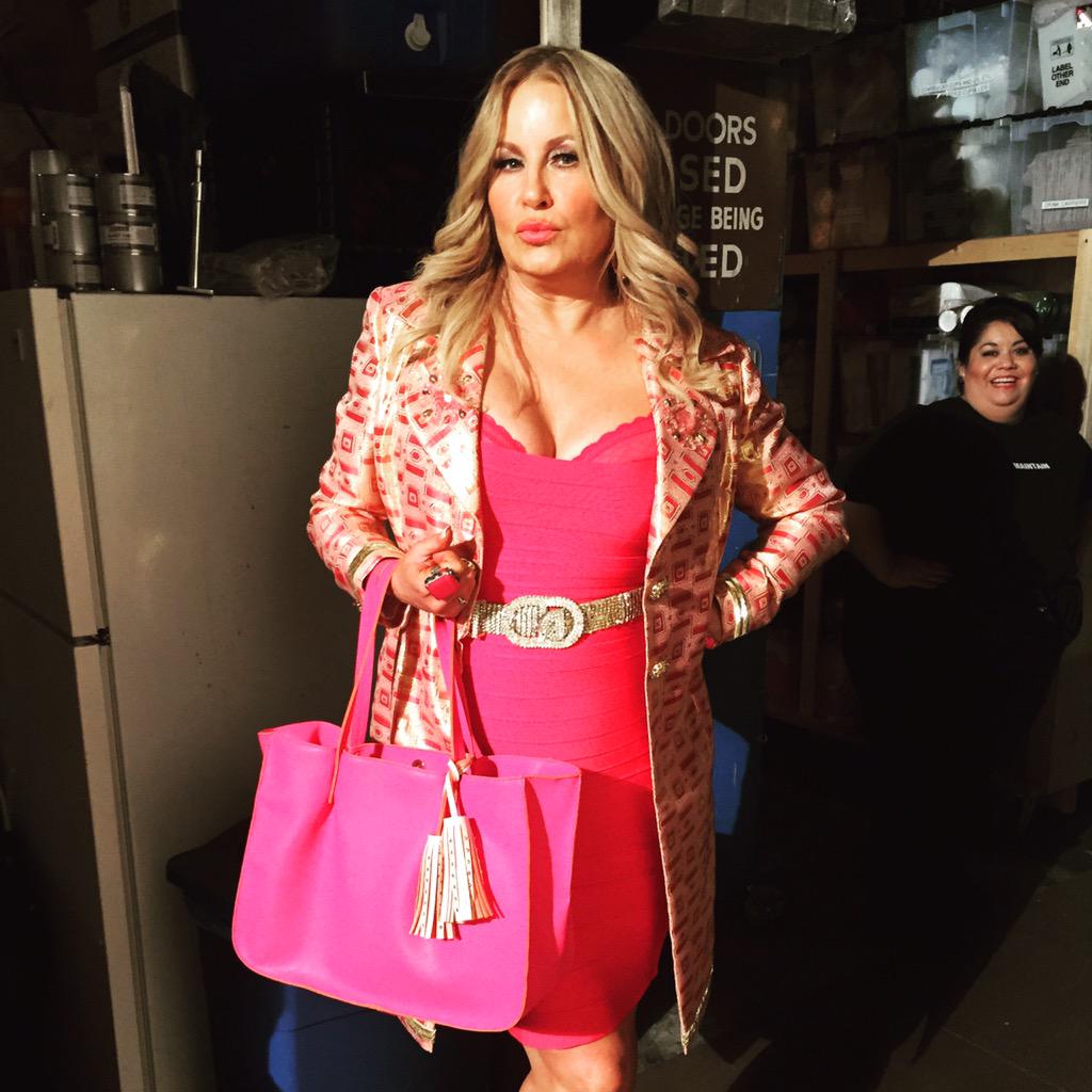 TrayceGigiField's tweet photo. @JENCOOLIDGE is so hot!!! Love my job! #costumedesigner @2BrokeGirls @HerveLeger #customcoat #pink @CDGlocal892 http://t.co/XvQ4pnC1vr