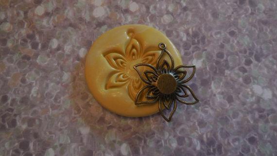 NetWorking4US's tweet image. Flower Mold, silicone mold, craft mold, Cake Molds, resin, jewelry mold, food mold, dld.bz/dRj4N