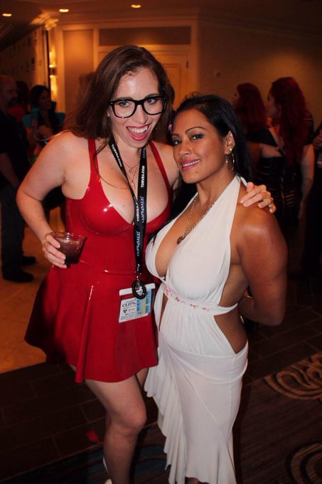 Having a dandy time with the sexy @MaxineX_PornXXX at @FetishCon don't we look just delightful? #fetishcon<a class="tags" href="/tag/maxinex_pornxxx">@maxinex_pornxxx</a><a href="/tag/latex"class="tags"><span>#latex</span></a><a href="/tag/fetishcon"class="tags"><span>#fetishcon</span></a>
