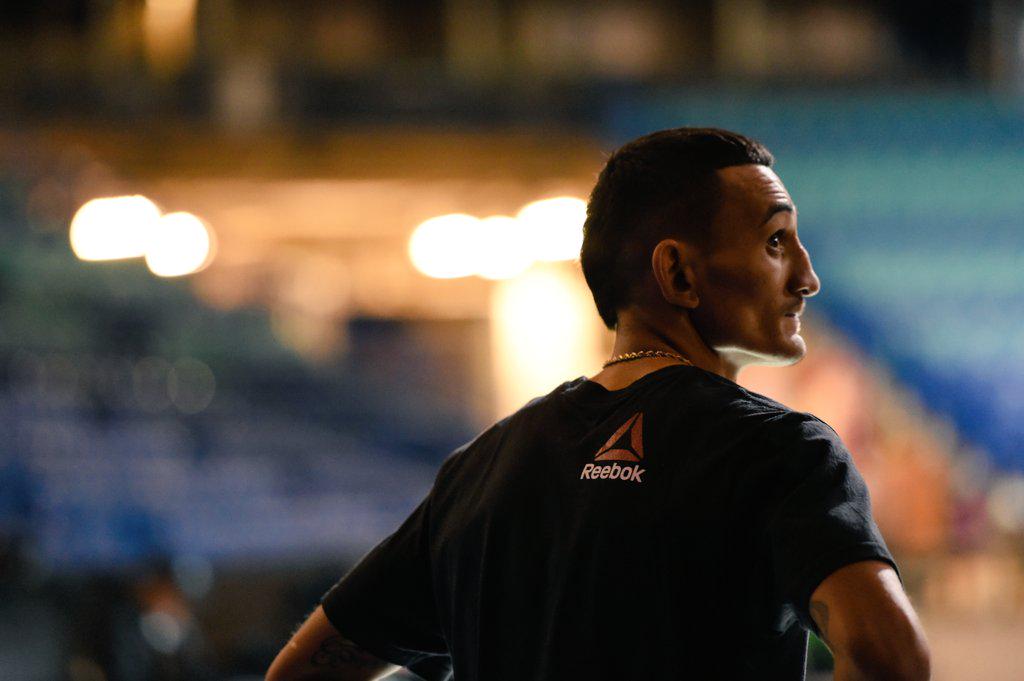 spanaird1111's tweet photo. @BlessedMMA b4 the weigh-ins #ufn74 #ufcsaskatoon #ufccanada @ufc #ufc #ufcphoto #ufcfaces @blessedmma #maxholloway http://t.co/0m4IjYFn9G