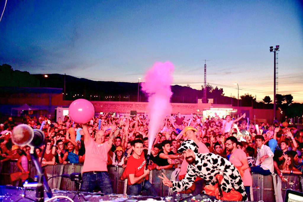 SantiBertomeu's tweet photo. Ha sido una noche inolvidable... #Finestrat #IbiSummer #TallarinaOnTour #OnionAndBack 😍 http://t.co/vDrL03fcsS