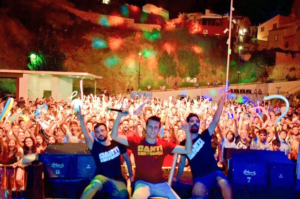 SantiBertomeu's tweet photo. Ha sido una noche inolvidable... #Finestrat #IbiSummer #TallarinaOnTour #OnionAndBack 😍 http://t.co/vDrL03fcsS