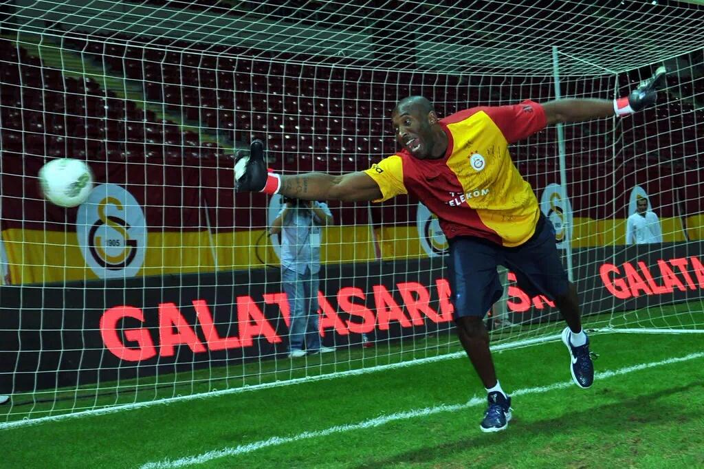 Do um günün kutlu olsun Galatasaray dostu Kobe Bryant. Happy birthday Blackmamba! 