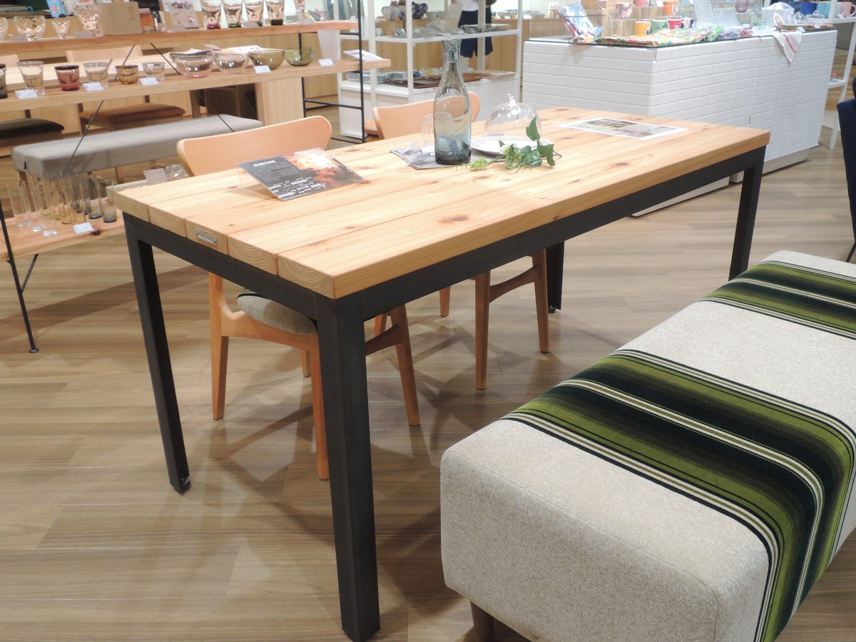 Feel K در توییتر レッドシダー無垢材をあわせたかっこいいダイニングテーブル 使い込むうち味わいがでてきます Switch ファクトリーテーブル 722 W1500 D700 H7 Switch ダイニング インテリア トレッサ Http T Co Qwbp9dzu3w