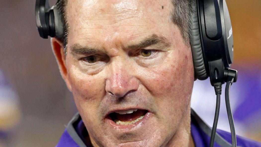 DailyNorseman's tweet image. A very angry Mike Zimmer. dailynorseman.com/2015/8/22/9193…