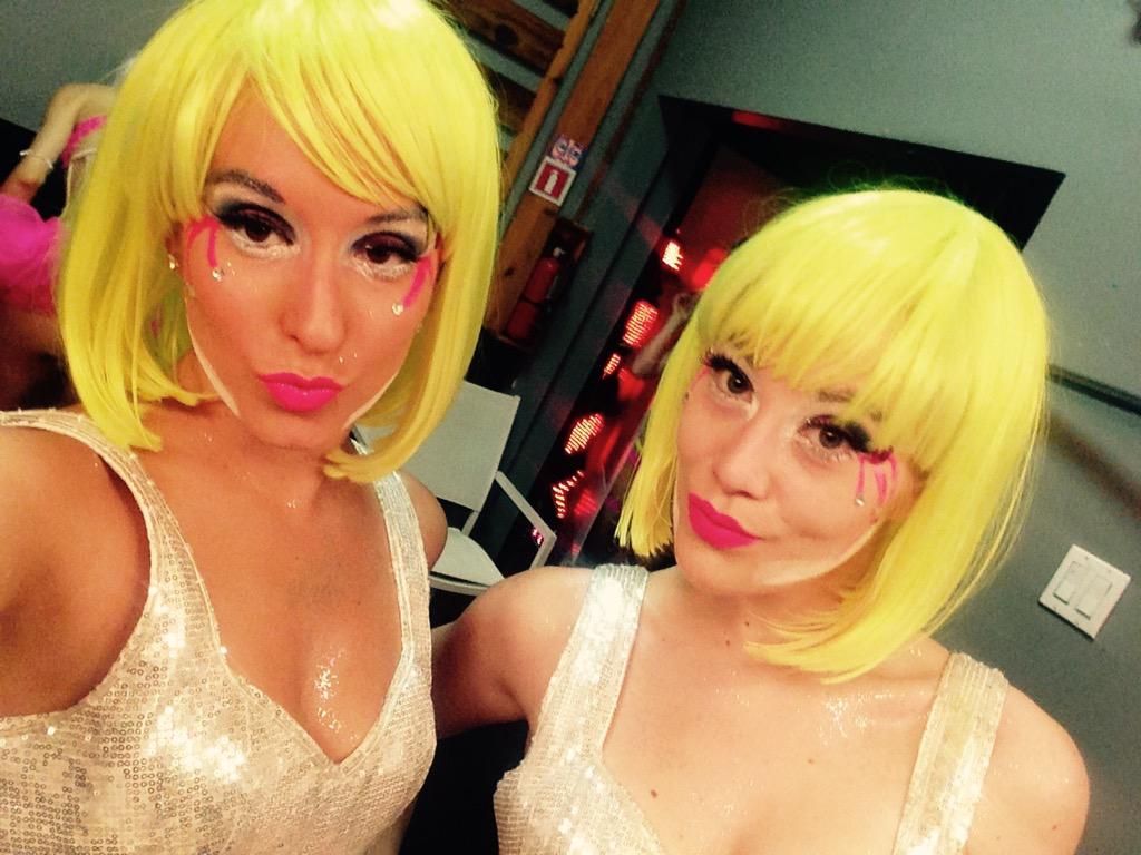 CourtneyDeelen's tweet photo. #Backstage @soundacademy with @Kelseycdw #ILoveGlow #GuvLife http://t.co/J1NM6Tf9f5