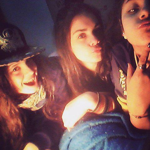 RodriguezzPipi's tweet photo. Noche de amigas...💕👻 http://t.co/cPT7N9Xa6x