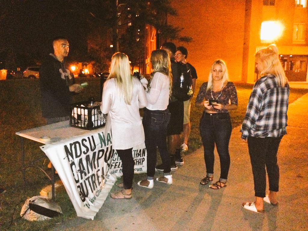 NDSUnavigators's tweet photo. If you missed the freezies and @20belowcoffee come Wed night for FREE pizza https://t.co/EdXiOZks3U #NavsFallLaunch http://t.co/0gF4kWM0w8