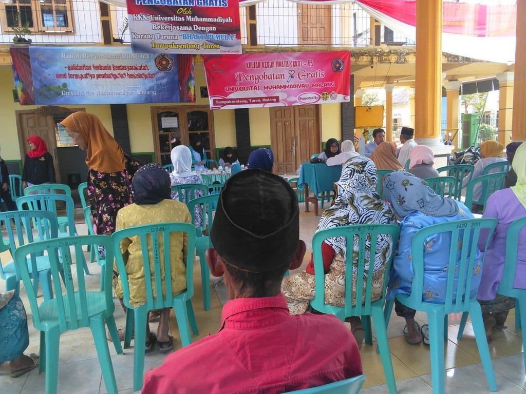 AcaraMahasiswa's tweet photo. Sehat2 yaa.. #KKN63UMM. RT @kkn63umm: Pengobatan Gratis Oleh divisi kesehatan KKN63 @mahasiswamlg @SISWA_MALANG http://t.co/lHE2OvWTQe