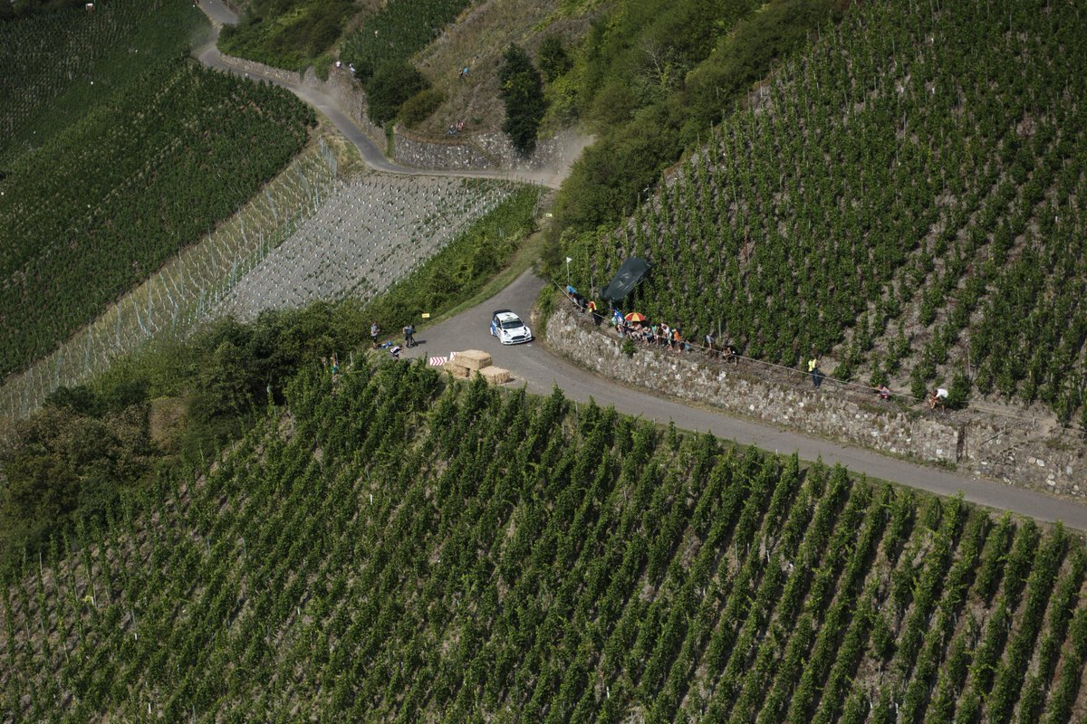 NEWS: <a href="/ElfynEvans/">Elfyn Evans</a> pouncess in Sundays Opener irallylive.com/ir_news.htm?00…
#iRally #RallyDeutschland #RallyGermany
