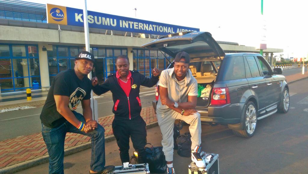 mzaziwillytuva's tweet photo. After a successful show in Busia #ClubChanges #MsetoCrew we are back in Nairobi http://t.co/oX8EvdaJ79