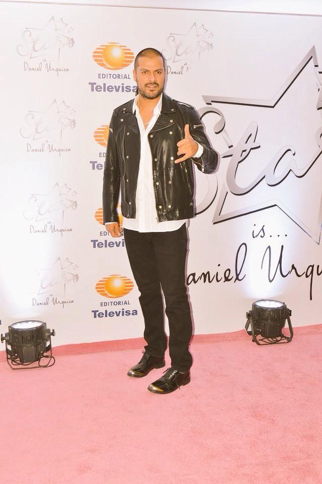 ivanhoeroses's tweet photo. Excelente villano actor @tommyvasquezact #eltijeras @ESDLC3ra #pinkcarpet #starshairextensions por @Unileventv !! http://t.co/o8Au2NdbhF