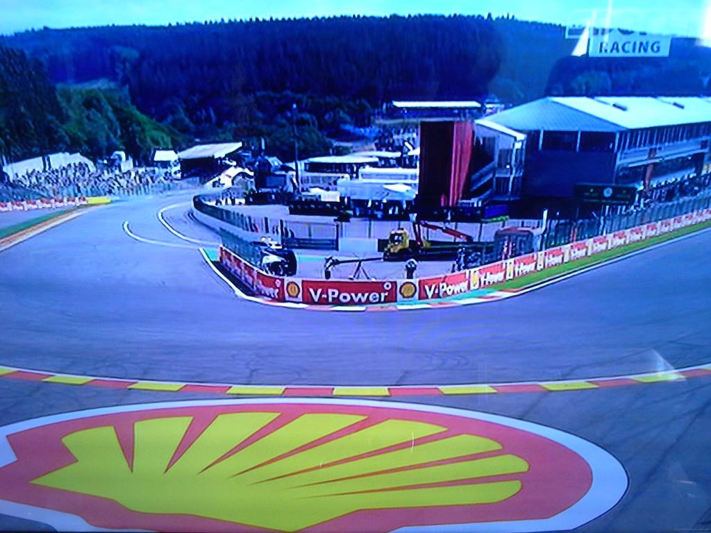 aadgroenewegen's tweet image. #LaSource hairpin. #SpaFrancorchamp #GPF1 #Belgie