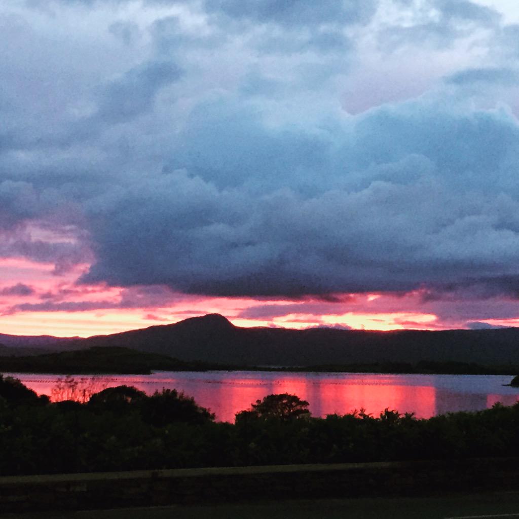 BantryDental's tweet photo. Bantry Bay around 9pm last night...#Bantry #WestCork  #WildAtlanticWay http://t.co/gytm9iNvoK