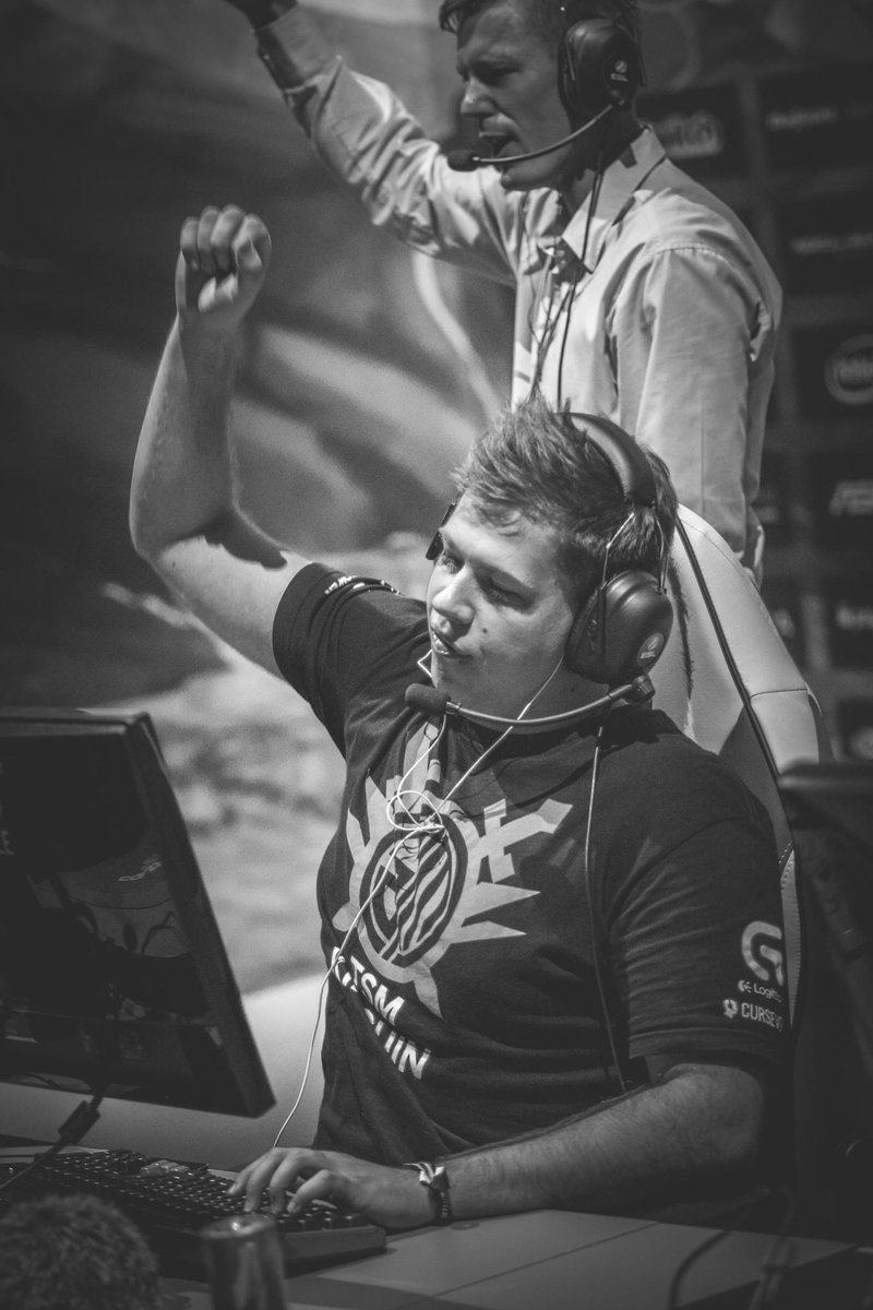 ESLCS's tweet photo. A comeback from @TeamSoloMid! It all comes down to the final match - who will make it? http://t.co/mV3DGv2eHN #ESLOne http://t.co/QhowY52hPf