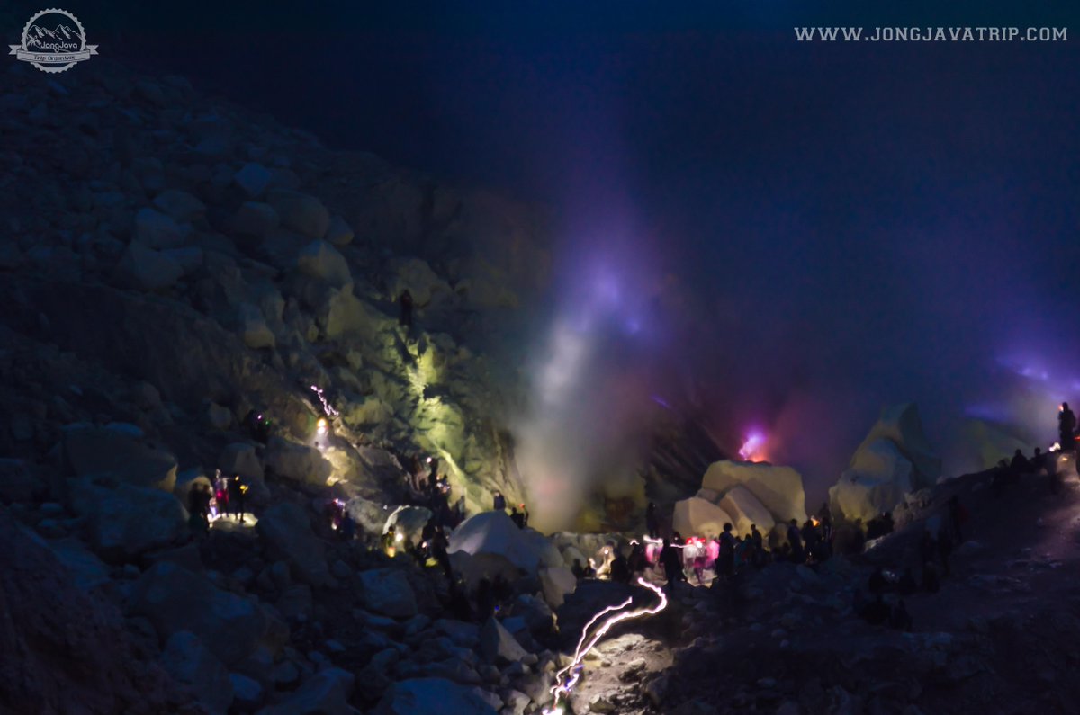 jongjavatrip's tweet image. 2. Ini cuma ada 2 di dunia dan salah satunya di IJEN, yaitu api biru atau yang dikenal dgn blue fire #overlandjava