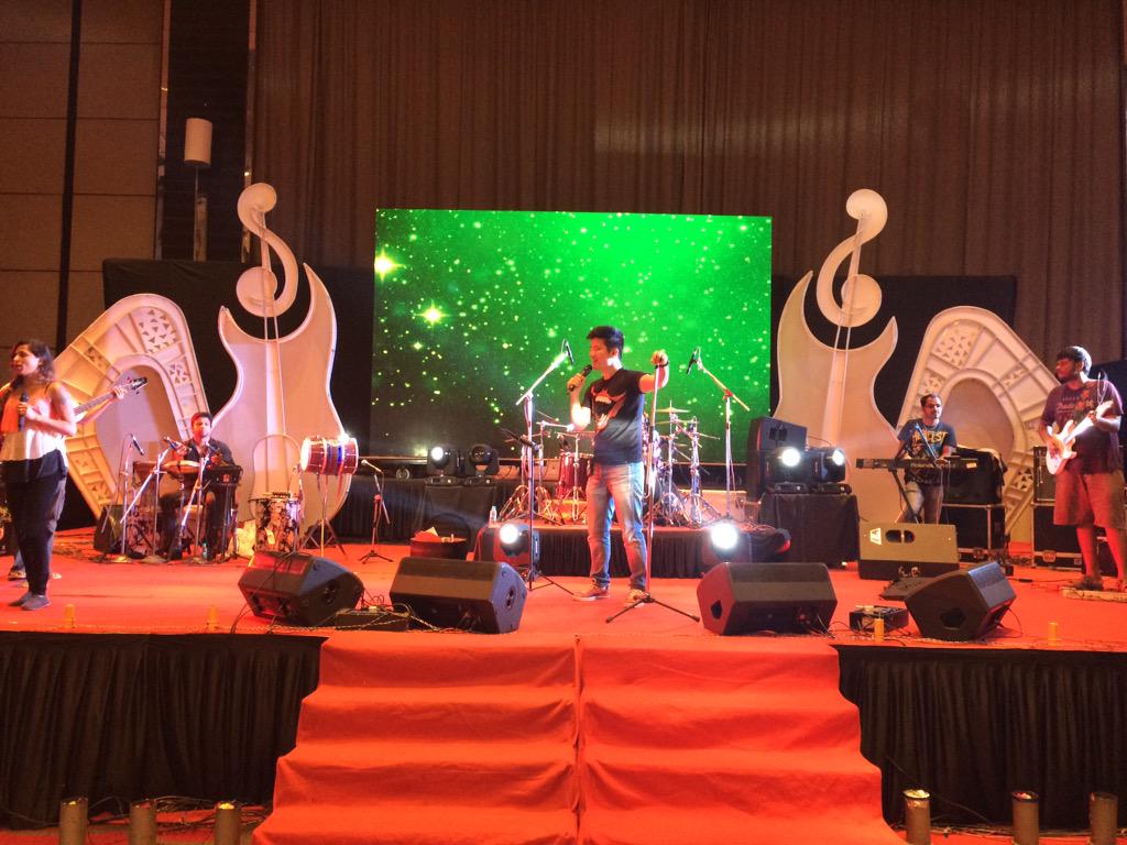 EPositiveEnt's tweet photo. @MeiyangChang #soundcheck #gig #rockstar #pune @EPositiveEnt http://t.co/Jy12MjpOtm