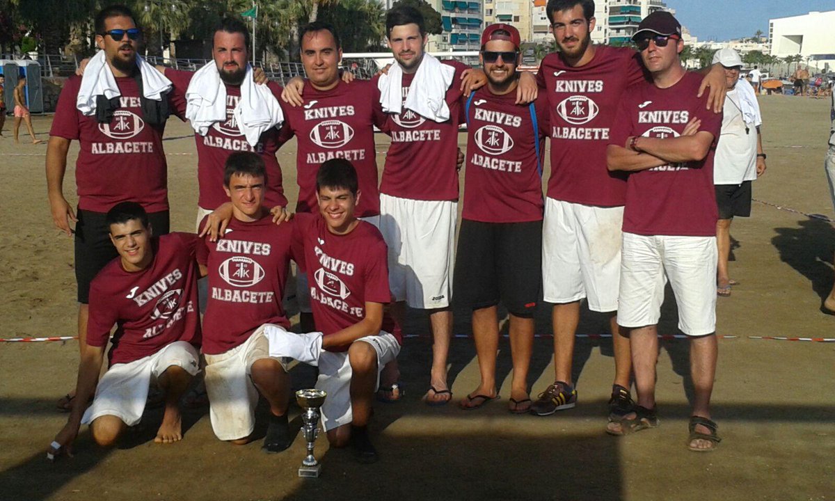 AlbaceteKnives's tweet photo. Los Knives fuimos terceros en el Summer Flag Beach de Águilas de ayer. Aquí os dejamos algunas fotos: http://t.co/4eytUehADg