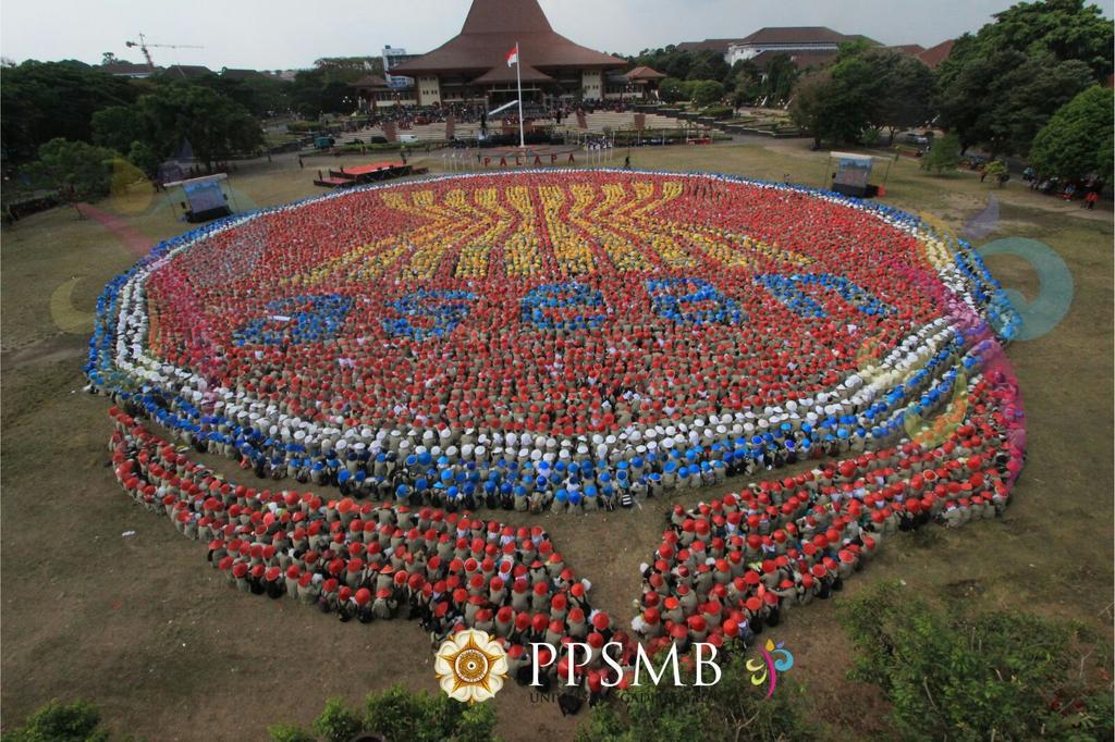 pionirugm's tweet photo. Dan inilah yang kita tunggu. Formasi ASEAN PPSMB PALAPA 2015!!! #PalapaMenginspirasi http://t.co/NPthaD2UDe