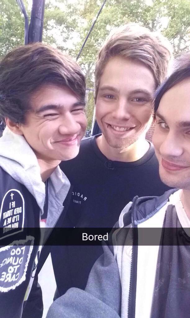 FiveSOSHelping's tweet photo. RT for snapchat 5sos #ShesKindaHotVMA http://t.co/S0qMPFoinm