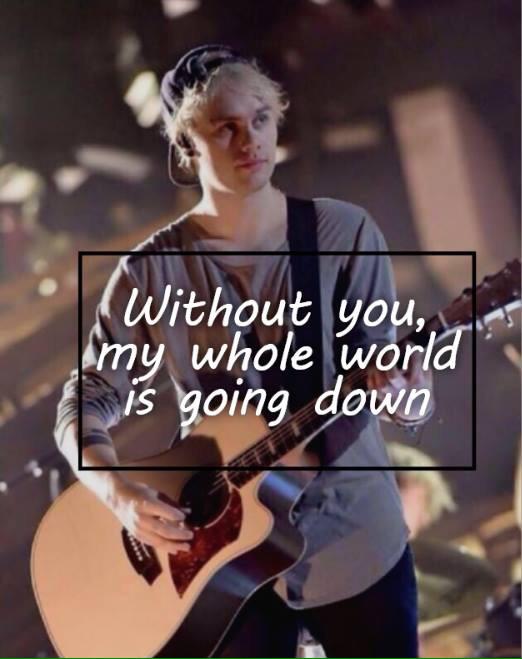 5SOSUpdatingWW_'s tweet image. RT if you love michael! Lets show him that we love him 💗 #WeLoveYouMichael