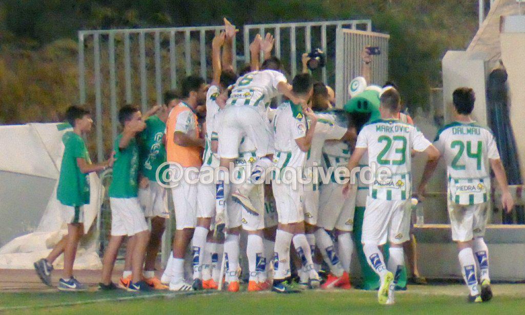 canblanquiverde's tweet photo. El Arcángel tendrá defectos pero cuando ve entrega abajo lo da todo.Ayer los de blanco y verde demostraron ser EQUIPO http://t.co/9v86SkyYSR