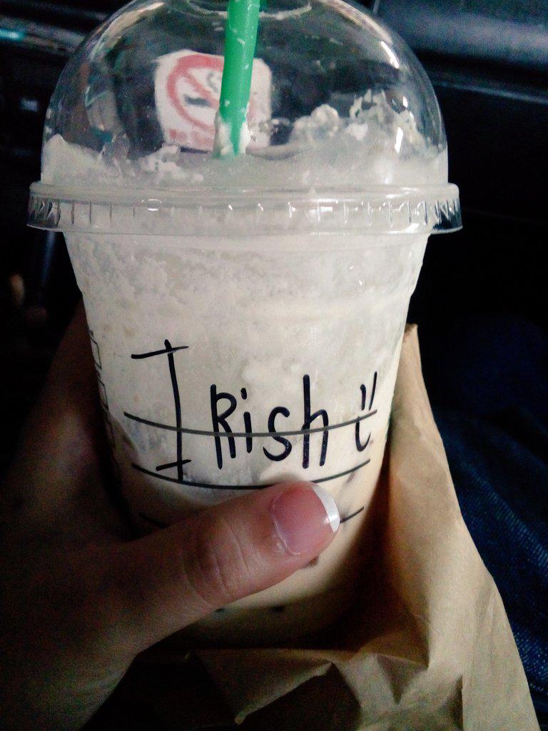 ayiebntz's tweet image. Kahit malamig ang panahon, #WhiteChocoMocha #Strabucks